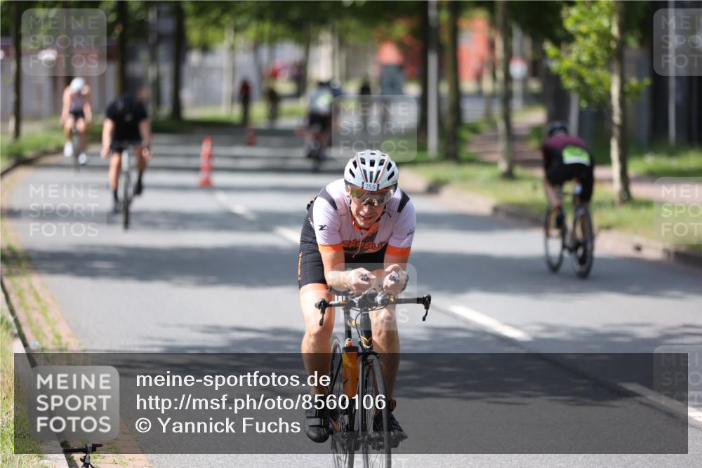 10.08.2025 - GEWOBA Citytriathlon Bremen Yannick Fuchs http://msf.ph/oto/8560106 10.08.2025 14:18:30 Radfahren 47, 75, 94, 100, 131, 147, 255, 295, 314 meine-sportfotos.de