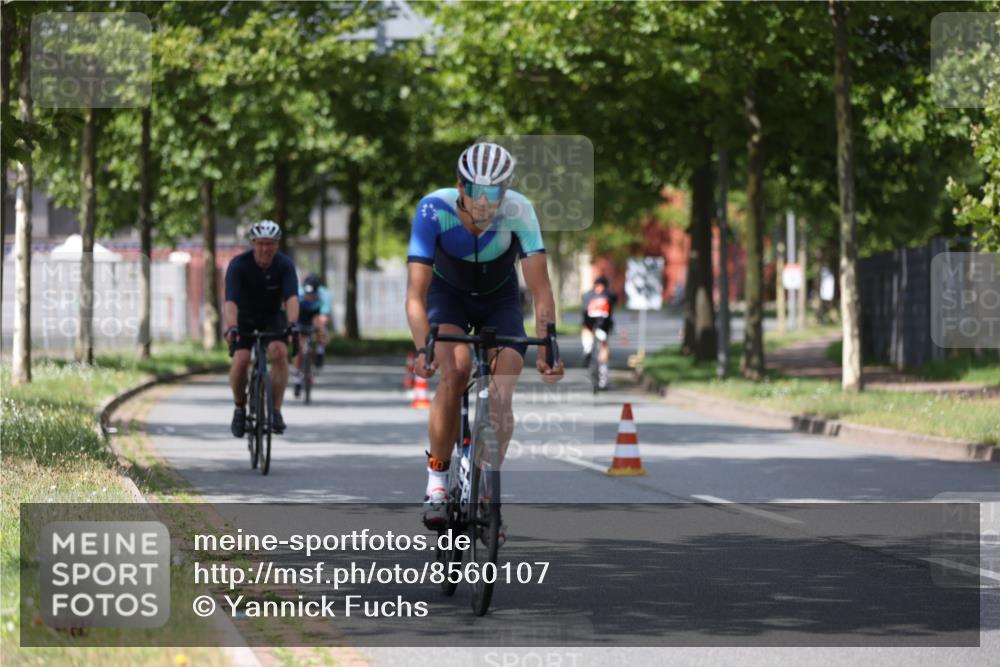10.08.2025 - GEWOBA Citytriathlon Bremen Yannick Fuchs http://msf.ph/oto/8560107 10.08.2025 12:41:24 Radfahren 568, 609, 619, 705, 730, 755, 830, 849, 862, 934, 1014 meine-sportfotos.de