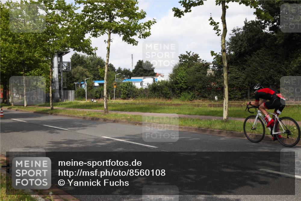 10.08.2025 - GEWOBA Citytriathlon Bremen Yannick Fuchs http://msf.ph/oto/8560108 10.08.2025 12:01:57 Radfahren 560, 680 meine-sportfotos.de