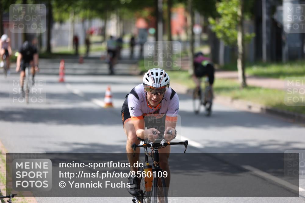 10.08.2025 - GEWOBA Citytriathlon Bremen Yannick Fuchs http://msf.ph/oto/8560109 10.08.2025 14:18:30 Radfahren 47, 75, 94, 100, 131, 147, 255, 295, 314 meine-sportfotos.de