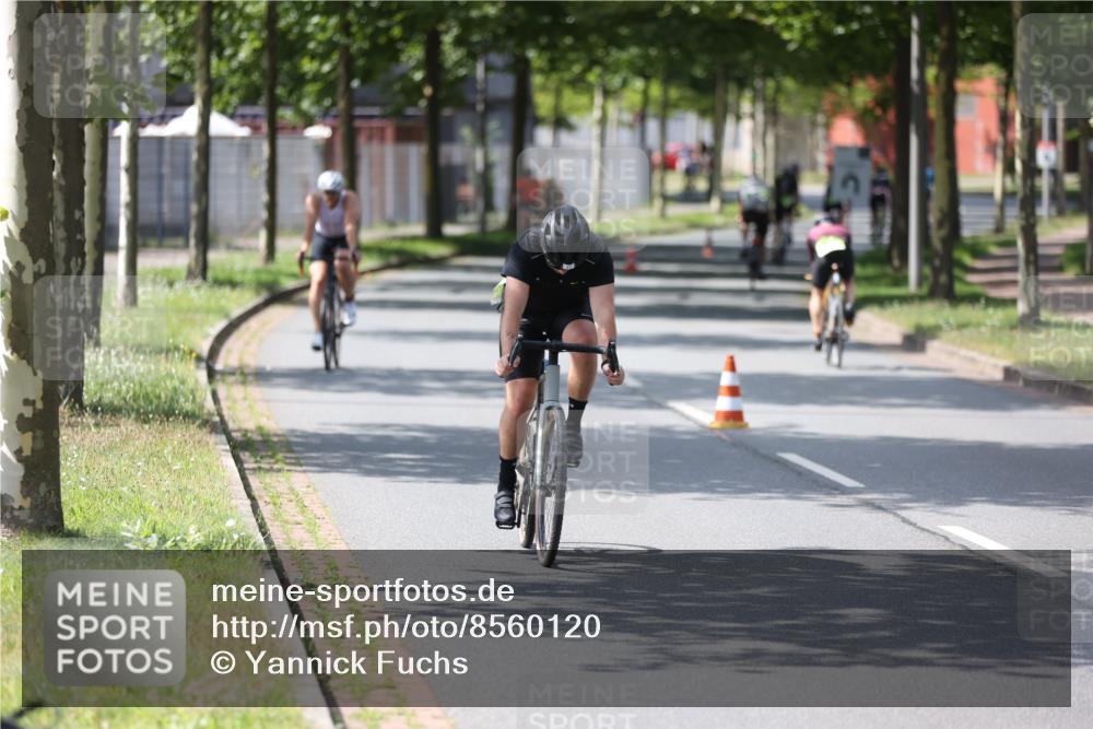 10.08.2025 - GEWOBA Citytriathlon Bremen Yannick Fuchs http://msf.ph/oto/8560120 10.08.2025 14:18:32 Radfahren 30, 47, 75, 94, 100, 131, 147, 255, 314 meine-sportfotos.de