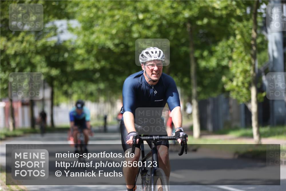 10.08.2025 - GEWOBA Citytriathlon Bremen Yannick Fuchs http://msf.ph/oto/8560123 10.08.2025 12:41:26 Radfahren 609, 619, 705, 730, 755, 830, 849, 862, 934, 1014 meine-sportfotos.de