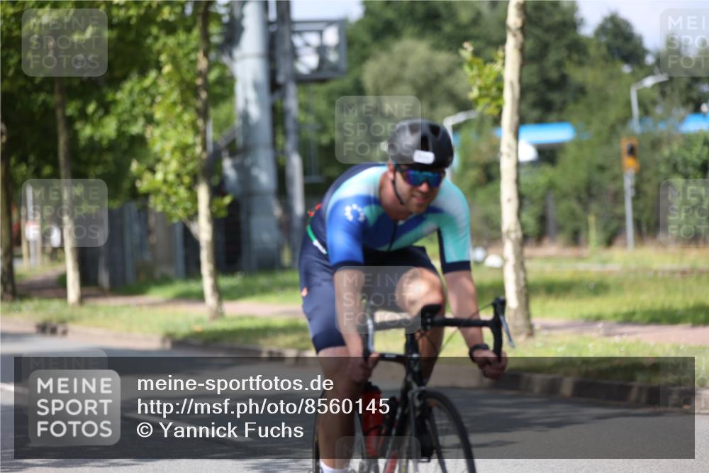 10.08.2025 - GEWOBA Citytriathlon Bremen Yannick Fuchs http://msf.ph/oto/8560145 10.08.2025 12:41:27 Radfahren 609, 619, 705, 730, 755, 830, 849, 862, 934, 1014 meine-sportfotos.de
