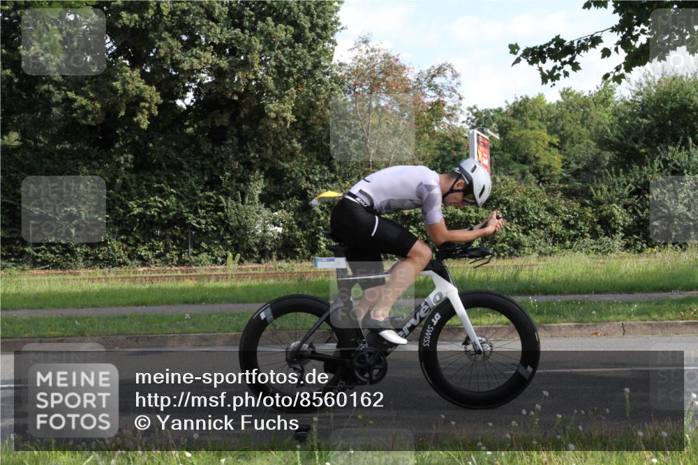 10.08.2025 - GEWOBA Citytriathlon Bremen Yannick Fuchs http://msf.ph/oto/8560162 10.08.2025 10:37:44 Radfahren 33, 49, 69, 75, 123, 219, 375, 402, 458, 474, 485, 501 meine-sportfotos.de