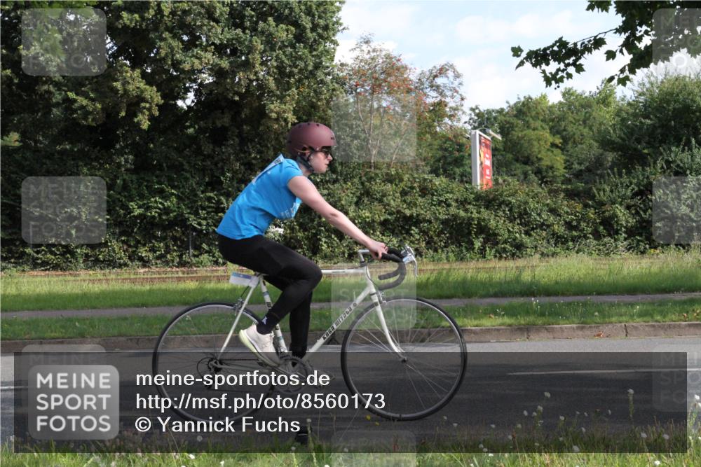 10.08.2025 - GEWOBA Citytriathlon Bremen Yannick Fuchs http://msf.ph/oto/8560173 10.08.2025 10:37:45 Radfahren 33, 49, 69, 75, 123, 219, 375, 402, 458, 474, 485, 501 meine-sportfotos.de