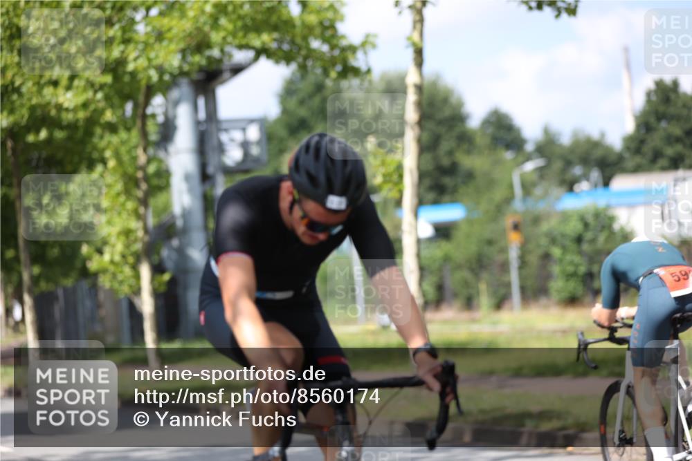 10.08.2025 - GEWOBA Citytriathlon Bremen Yannick Fuchs http://msf.ph/oto/8560174 10.08.2025 12:41:31 Radfahren 609, 619, 663, 705, 730, 755, 830, 849, 862, 1014 meine-sportfotos.de
