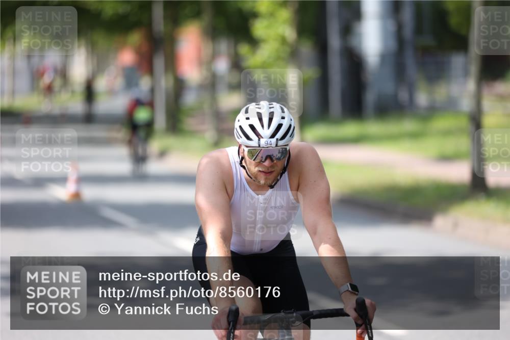 10.08.2025 - GEWOBA Citytriathlon Bremen Yannick Fuchs http://msf.ph/oto/8560176 10.08.2025 14:18:36 Radfahren 30, 47, 50, 75, 81, 94, 100, 131, 147, 255, 314 meine-sportfotos.de