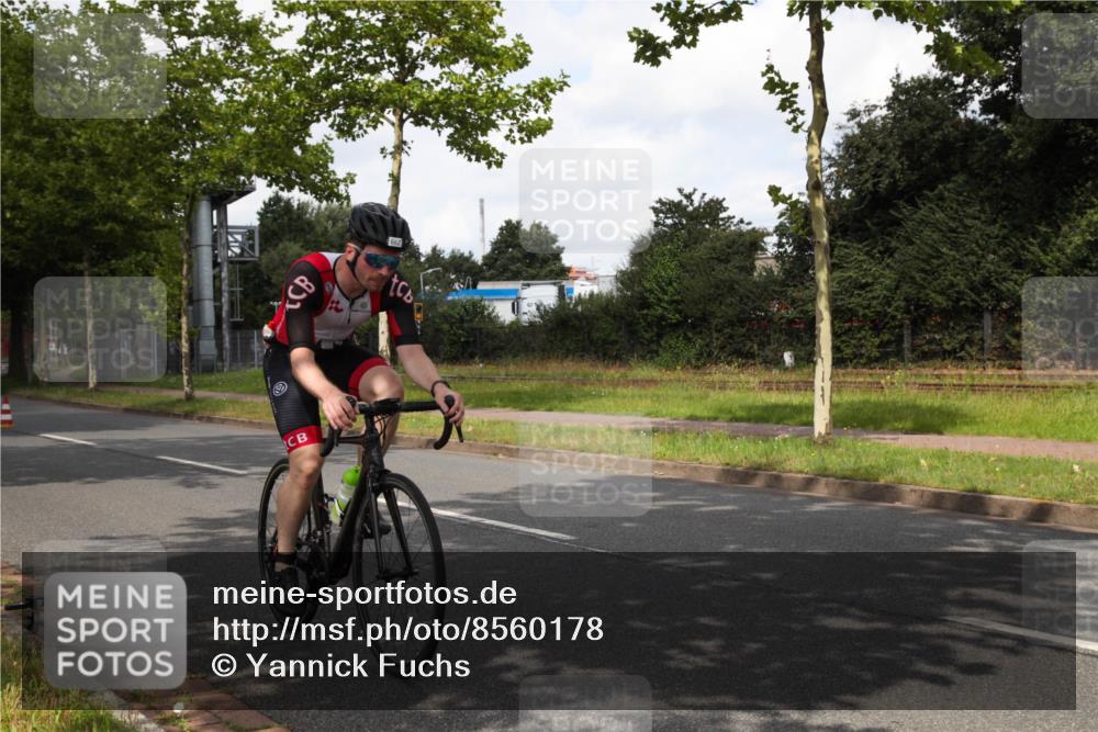 10.08.2025 - GEWOBA Citytriathlon Bremen Yannick Fuchs http://msf.ph/oto/8560178 10.08.2025 12:03:44 Radfahren 639, 662 meine-sportfotos.de