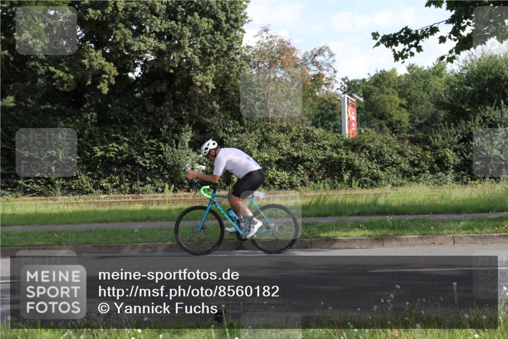 10.08.2025 - GEWOBA Citytriathlon Bremen Yannick Fuchs http://msf.ph/oto/8560182 10.08.2025 10:37:46 Radfahren 33, 49, 69, 75, 123, 219, 375, 402, 458, 474, 485, 501 meine-sportfotos.de