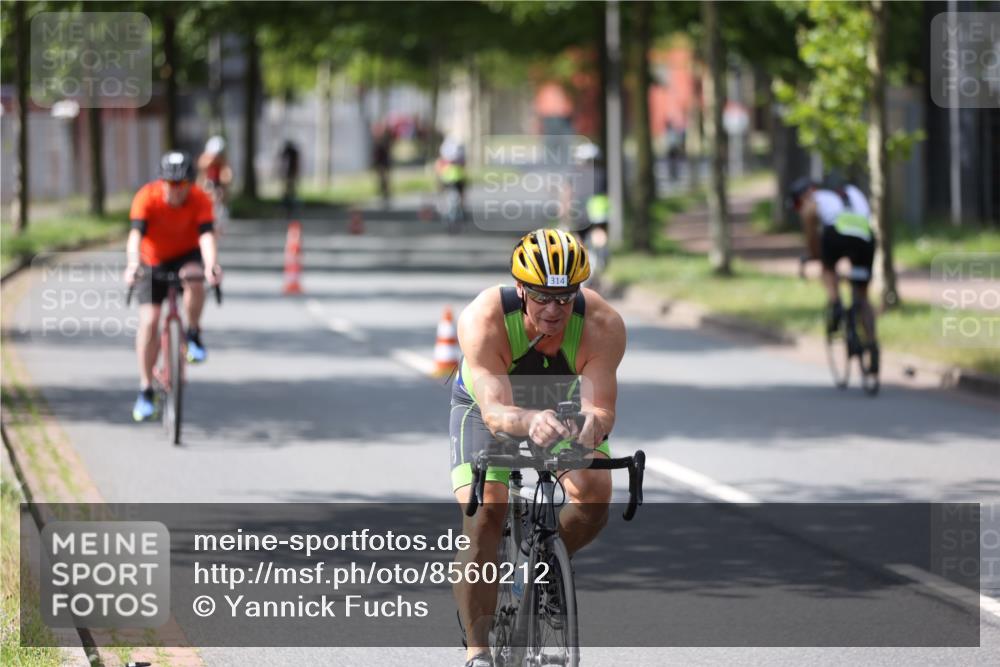 10.08.2025 - GEWOBA Citytriathlon Bremen Yannick Fuchs http://msf.ph/oto/8560212 10.08.2025 14:18:40 Radfahren 30, 47, 50, 81, 94, 106, 131, 255, 314 meine-sportfotos.de