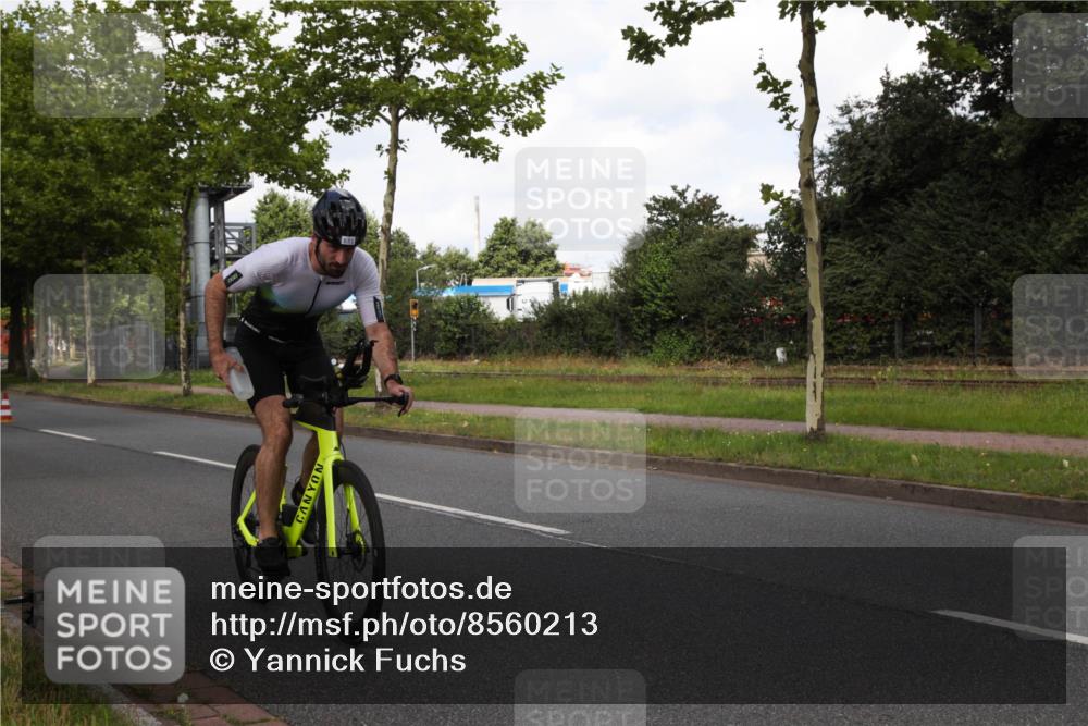 10.08.2025 - GEWOBA Citytriathlon Bremen Yannick Fuchs http://msf.ph/oto/8560213 10.08.2025 12:04:03 Radfahren 563, 565, 570, 599, 631, 665 meine-sportfotos.de