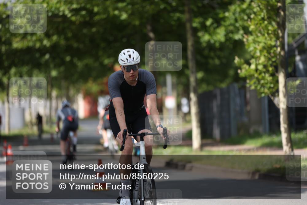 10.08.2025 - GEWOBA Citytriathlon Bremen Yannick Fuchs http://msf.ph/oto/8560225 10.08.2025 12:41:47 Radfahren 614, 623, 663, 923, 926, 983 meine-sportfotos.de