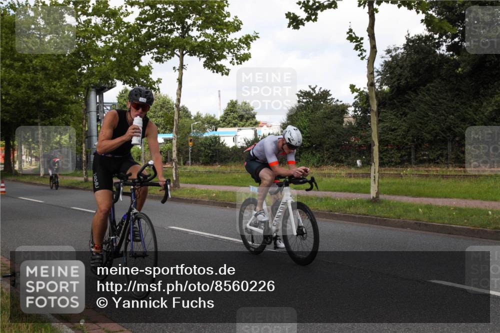10.08.2025 - GEWOBA Citytriathlon Bremen Yannick Fuchs http://msf.ph/oto/8560226 10.08.2025 12:04:24 Radfahren 572, 719, 734 meine-sportfotos.de