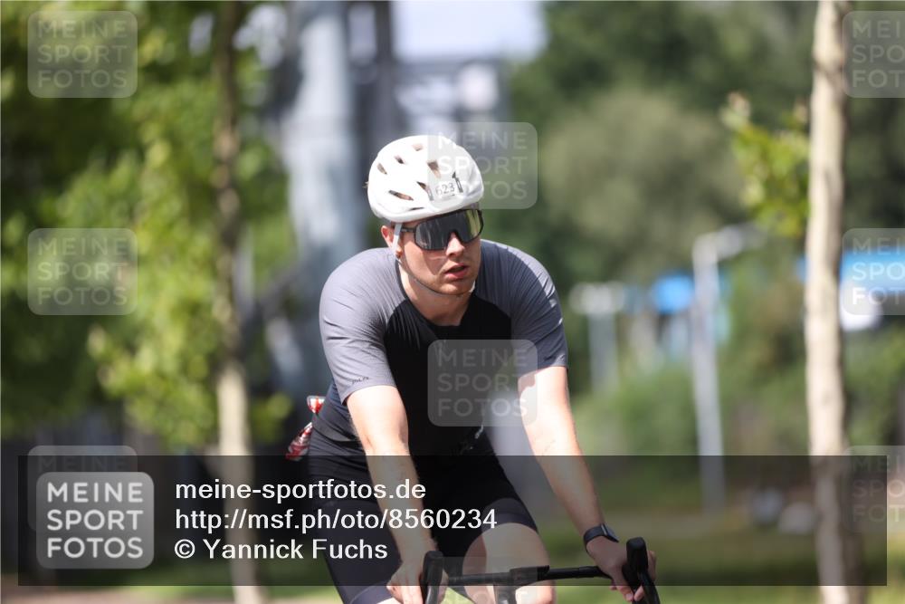 10.08.2025 - GEWOBA Citytriathlon Bremen Yannick Fuchs http://msf.ph/oto/8560234 10.08.2025 12:41:48 Radfahren 614, 623, 663, 923, 926, 983 meine-sportfotos.de