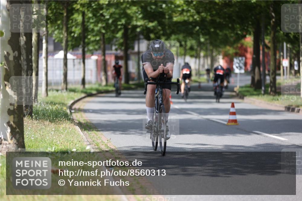 10.08.2025 - GEWOBA Citytriathlon Bremen Yannick Fuchs http://msf.ph/oto/8560313 10.08.2025 12:42:13 Radfahren 595, 698, 754, 1003 meine-sportfotos.de