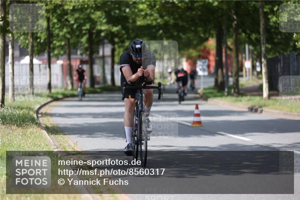 10.08.2025 - GEWOBA Citytriathlon Bremen Yannick Fuchs http://msf.ph/oto/8560317 10.08.2025 12:42:13 Radfahren 595, 698, 754, 1003 meine-sportfotos.de