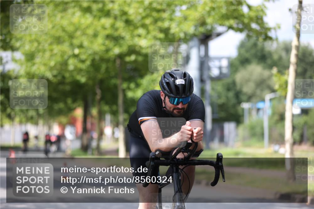 10.08.2025 - GEWOBA Citytriathlon Bremen Yannick Fuchs http://msf.ph/oto/8560324 10.08.2025 12:42:14 Radfahren 595, 698, 754, 1003 meine-sportfotos.de