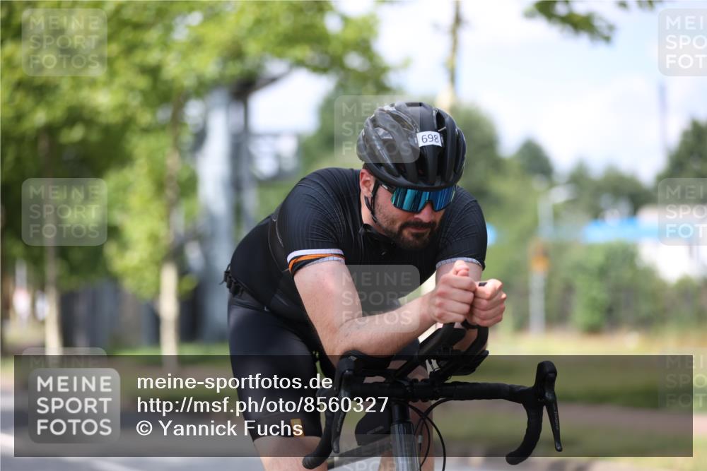 10.08.2025 - GEWOBA Citytriathlon Bremen Yannick Fuchs http://msf.ph/oto/8560327 10.08.2025 12:42:14 Radfahren 595, 698, 754, 1003 meine-sportfotos.de