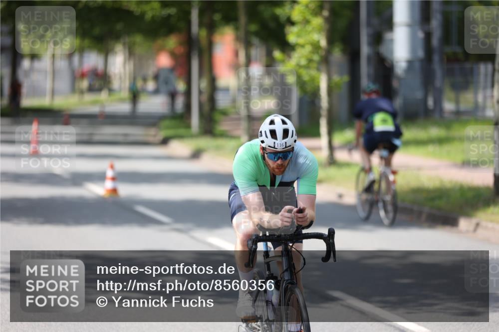 10.08.2025 - GEWOBA Citytriathlon Bremen Yannick Fuchs http://msf.ph/oto/8560356 10.08.2025 14:19:00 Radfahren 81, 101, 106, 116, 139, 261, 264 meine-sportfotos.de