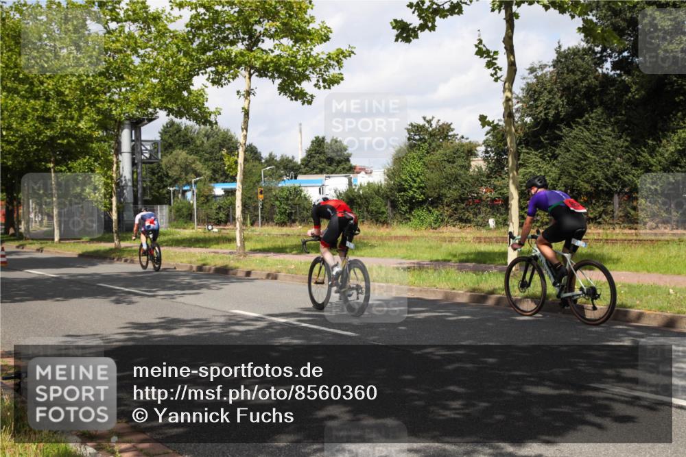 10.08.2025 - GEWOBA Citytriathlon Bremen Yannick Fuchs http://msf.ph/oto/8560360 10.08.2025 12:06:46 Radfahren 613, 658, 714 meine-sportfotos.de