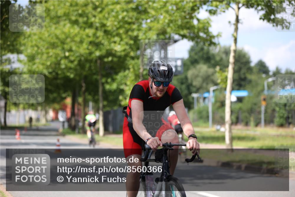 10.08.2025 - GEWOBA Citytriathlon Bremen Yannick Fuchs http://msf.ph/oto/8560366 10.08.2025 12:42:18 Radfahren 595, 613, 698, 754, 1003 meine-sportfotos.de