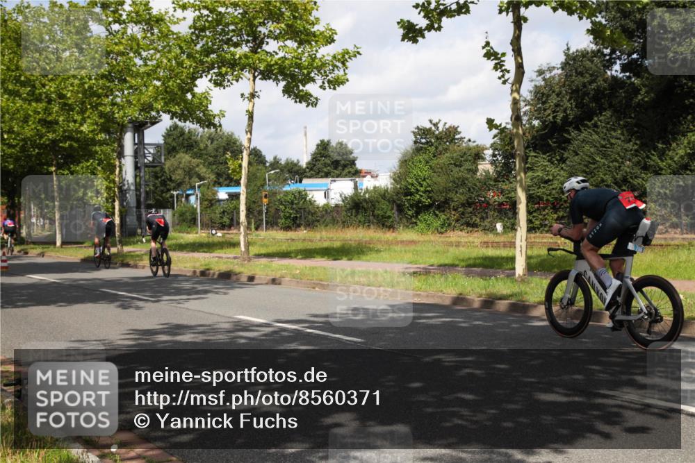 10.08.2025 - GEWOBA Citytriathlon Bremen Yannick Fuchs http://msf.ph/oto/8560371 10.08.2025 12:06:50 Radfahren 613, 714 meine-sportfotos.de