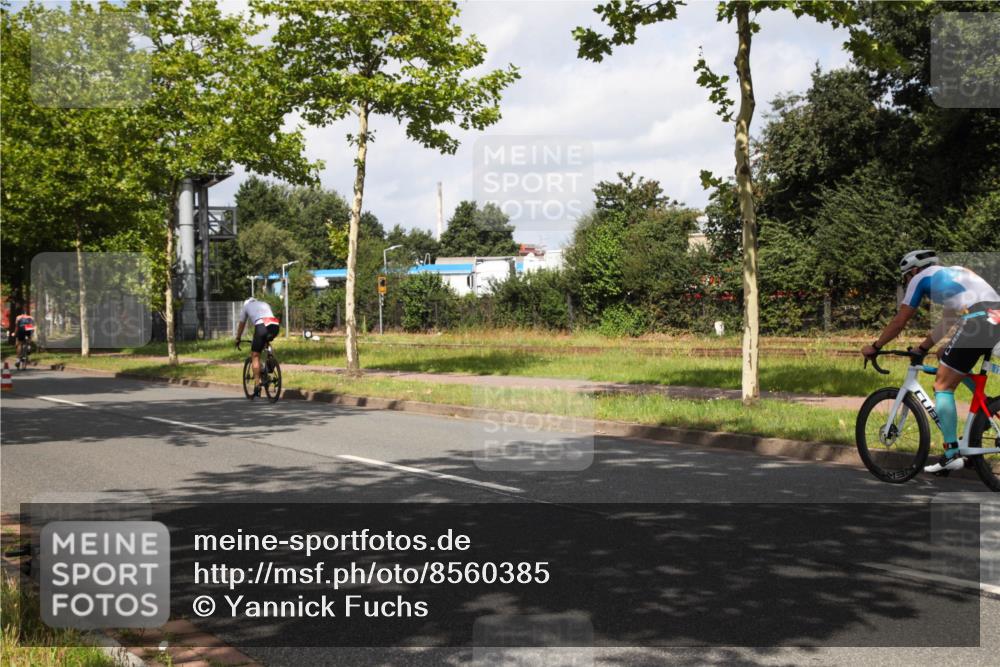 10.08.2025 - GEWOBA Citytriathlon Bremen Yannick Fuchs http://msf.ph/oto/8560385 10.08.2025 12:06:56 Radfahren 558, 613 meine-sportfotos.de