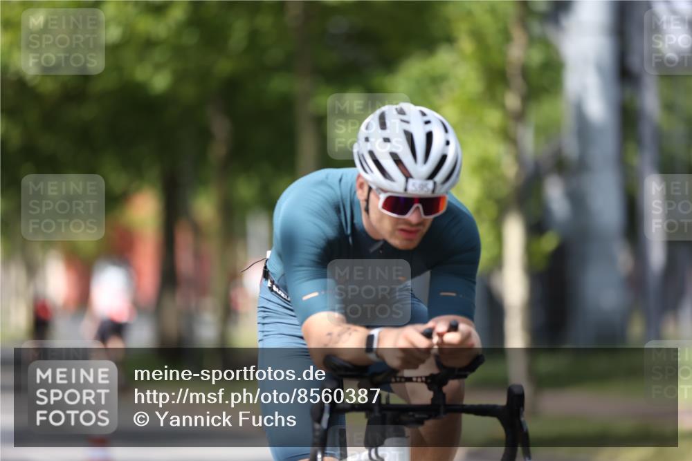 10.08.2025 - GEWOBA Citytriathlon Bremen Yannick Fuchs http://msf.ph/oto/8560387 10.08.2025 12:42:23 Radfahren 595, 611, 613, 698, 754 meine-sportfotos.de
