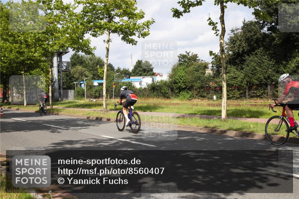 10.08.2025 - GEWOBA Citytriathlon Bremen Yannick Fuchs http://msf.ph/oto/8560407 10.08.2025 12:07:07 Radfahren 558, 623 meine-sportfotos.de
