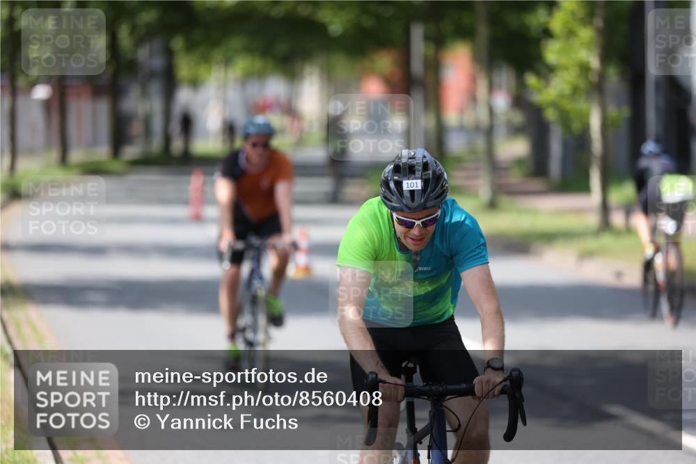 10.08.2025 - GEWOBA Citytriathlon Bremen Yannick Fuchs http://msf.ph/oto/8560408 10.08.2025 14:19:08 Radfahren 101, 116, 126, 139, 162, 201, 254, 261, 264 meine-sportfotos.de