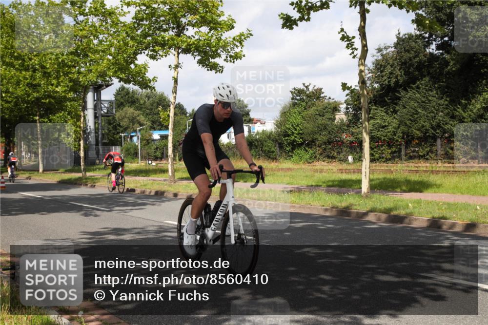 10.08.2025 - GEWOBA Citytriathlon Bremen Yannick Fuchs http://msf.ph/oto/8560410 10.08.2025 12:07:09 Radfahren 558, 623 meine-sportfotos.de