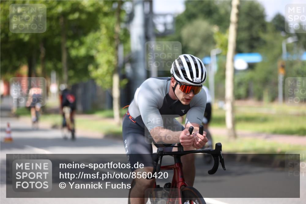 10.08.2025 - GEWOBA Citytriathlon Bremen Yannick Fuchs http://msf.ph/oto/8560420 10.08.2025 12:42:35 Radfahren 595, 611, 613, 944, 953 meine-sportfotos.de