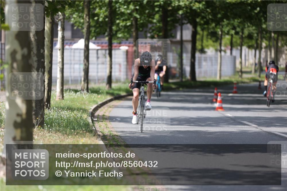 10.08.2025 - GEWOBA Citytriathlon Bremen Yannick Fuchs http://msf.ph/oto/8560432 10.08.2025 12:42:37 Radfahren 595, 611, 613, 909, 944, 953 meine-sportfotos.de