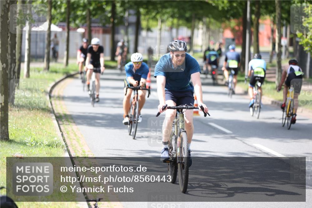 10.08.2025 - GEWOBA Citytriathlon Bremen Yannick Fuchs http://msf.ph/oto/8560443 10.08.2025 14:19:16 Radfahren 101, 124, 126, 139, 162, 201, 227, 239, 254 meine-sportfotos.de