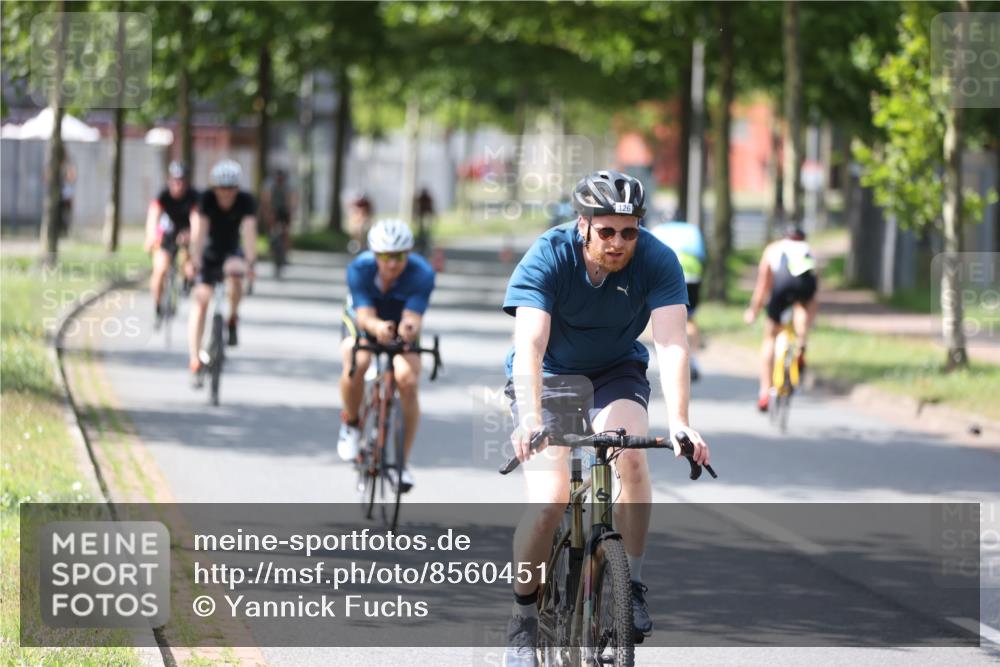 10.08.2025 - GEWOBA Citytriathlon Bremen Yannick Fuchs http://msf.ph/oto/8560451 10.08.2025 14:19:16 Radfahren 101, 124, 126, 139, 162, 201, 227, 239, 254 meine-sportfotos.de