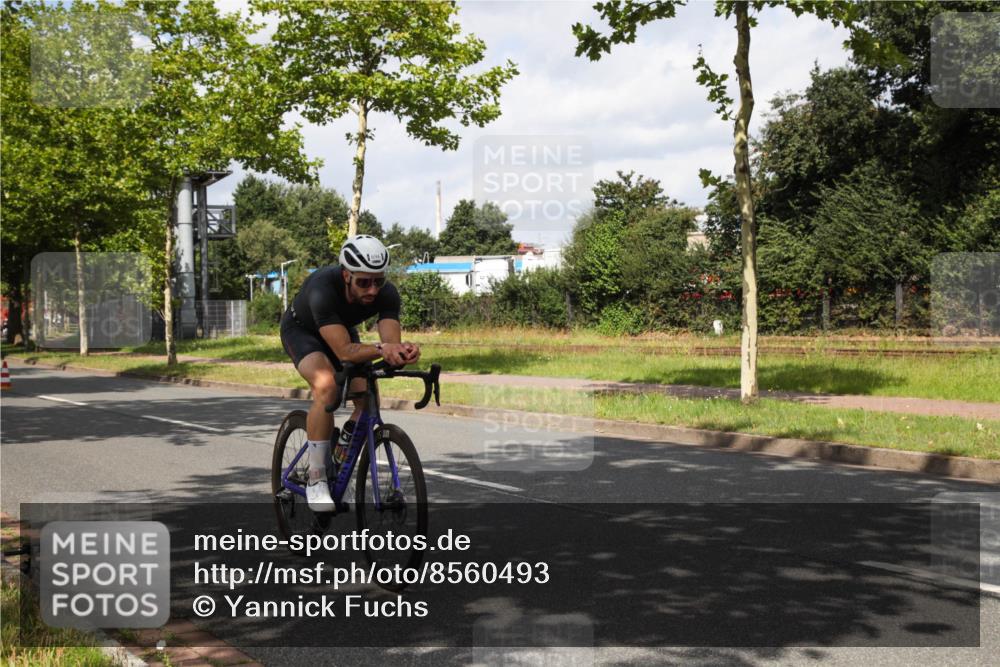 10.08.2025 - GEWOBA Citytriathlon Bremen Yannick Fuchs http://msf.ph/oto/8560493 10.08.2025 12:07:55 Radfahren 559, 574, 609, 646, 660, 696, 698, 706, 721, 723, 879 meine-sportfotos.de