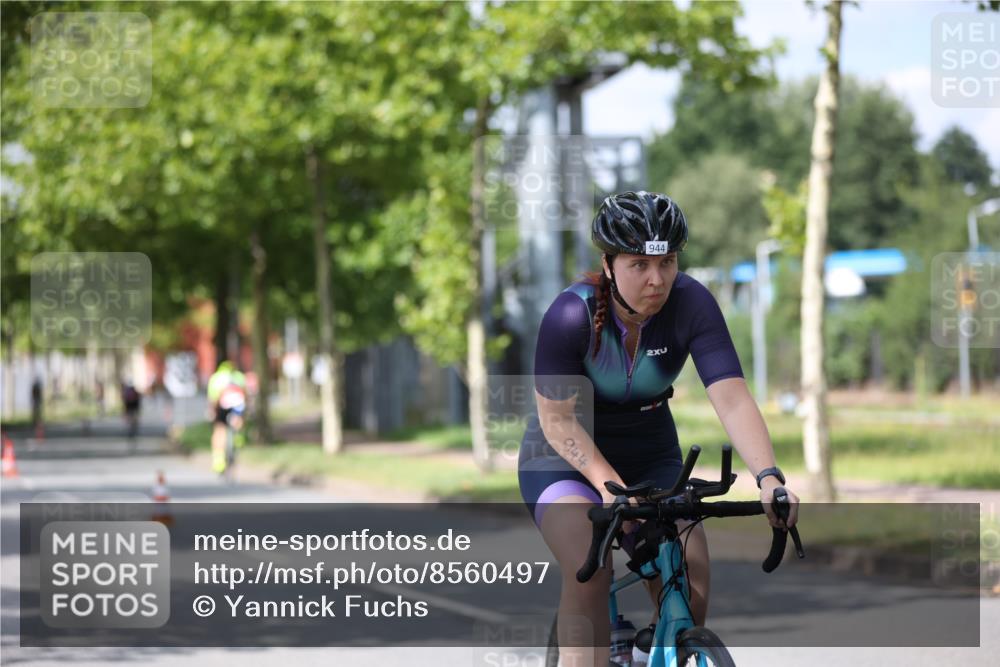 10.08.2025 - GEWOBA Citytriathlon Bremen Yannick Fuchs http://msf.ph/oto/8560497 10.08.2025 12:42:43 Radfahren 611, 850, 909, 944, 953 meine-sportfotos.de