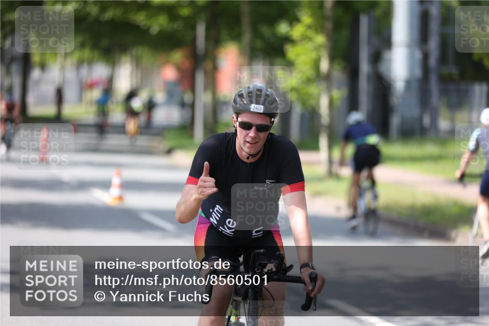 10.08.2025 - GEWOBA Citytriathlon Bremen Yannick Fuchs http://msf.ph/oto/8560501 10.08.2025 14:19:20 Radfahren 124, 126, 162, 201, 227, 239, 254 meine-sportfotos.de
