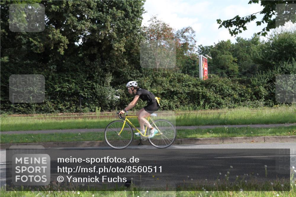 10.08.2025 - GEWOBA Citytriathlon Bremen Yannick Fuchs http://msf.ph/oto/8560511 10.08.2025 10:38:26 Radfahren 5, 19, 93, 101, 163, 207, 211, 247, 391, 463, 475, 482, 513 meine-sportfotos.de