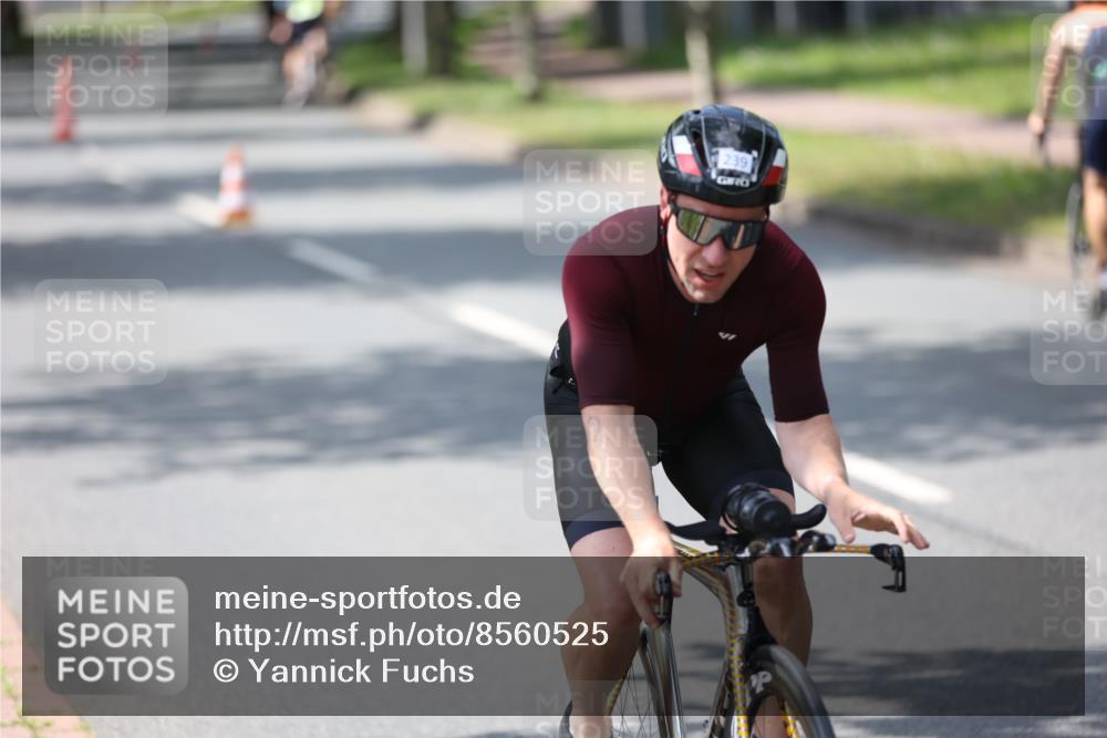 10.08.2025 - GEWOBA Citytriathlon Bremen Yannick Fuchs http://msf.ph/oto/8560525 10.08.2025 14:19:24 Radfahren 84, 124, 126, 162, 201, 227, 239, 254 meine-sportfotos.de