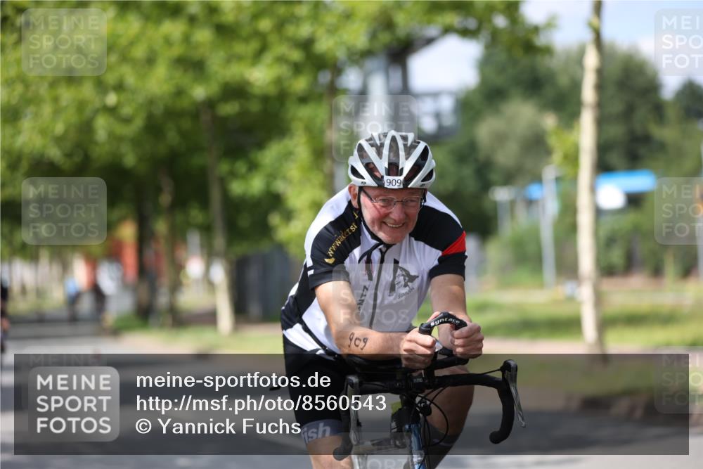 10.08.2025 - GEWOBA Citytriathlon Bremen Yannick Fuchs http://msf.ph/oto/8560543 10.08.2025 12:42:55 Radfahren 628, 644, 684, 710, 846, 850, 871, 889, 909 meine-sportfotos.de