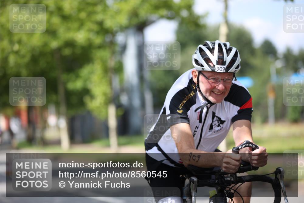 10.08.2025 - GEWOBA Citytriathlon Bremen Yannick Fuchs http://msf.ph/oto/8560545 10.08.2025 12:42:55 Radfahren 628, 644, 684, 710, 846, 850, 871, 889, 909 meine-sportfotos.de