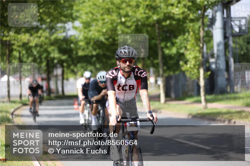 10.08.2025 - GEWOBA Citytriathlon Bremen Yannick Fuchs http://msf.ph/oto/8560564 10.08.2025 12:42:57 Radfahren 628, 644, 677, 684, 710, 846, 850, 871, 889, 909 meine-sportfotos.de