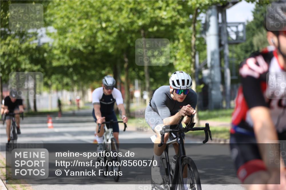 10.08.2025 - GEWOBA Citytriathlon Bremen Yannick Fuchs http://msf.ph/oto/8560570 10.08.2025 12:42:58 Radfahren 628, 644, 677, 684, 710, 846, 850, 871, 889, 909 meine-sportfotos.de