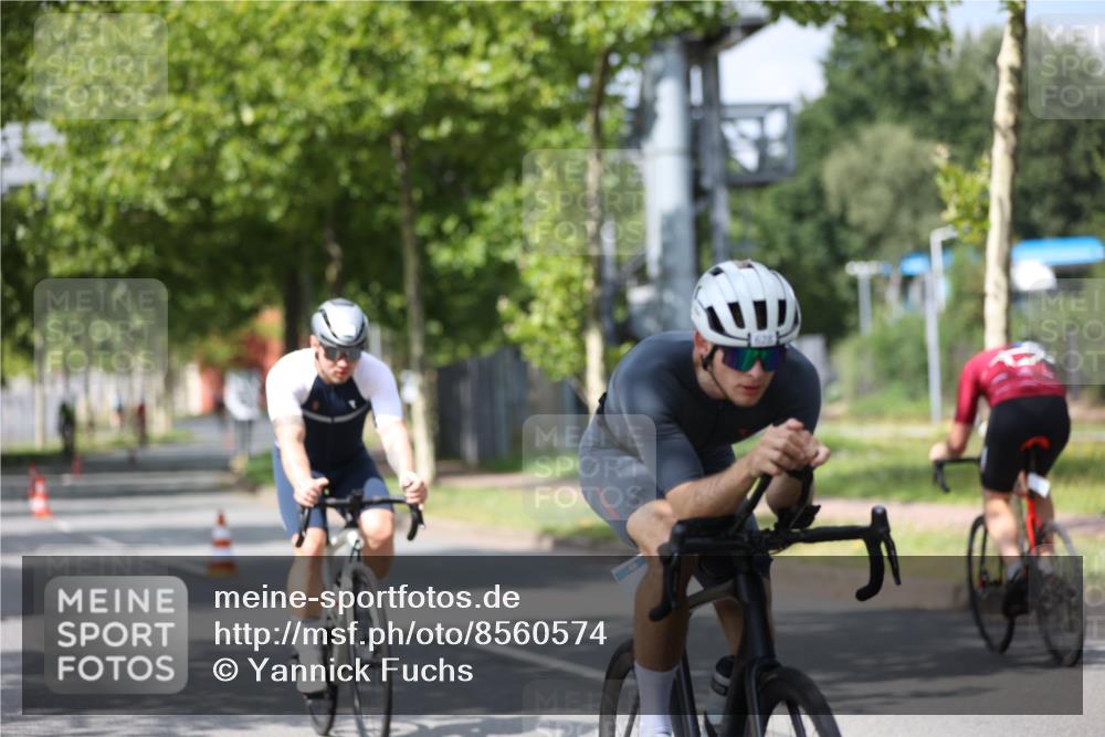 10.08.2025 - GEWOBA Citytriathlon Bremen Yannick Fuchs http://msf.ph/oto/8560574 10.08.2025 12:42:58 Radfahren 628, 644, 677, 684, 710, 846, 850, 871, 889, 909 meine-sportfotos.de