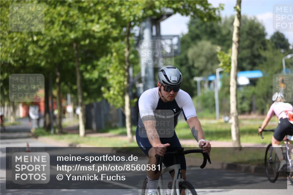 10.08.2025 - GEWOBA Citytriathlon Bremen Yannick Fuchs http://msf.ph/oto/8560581 10.08.2025 12:42:58 Radfahren 628, 644, 677, 684, 710, 846, 850, 871, 889, 909 meine-sportfotos.de