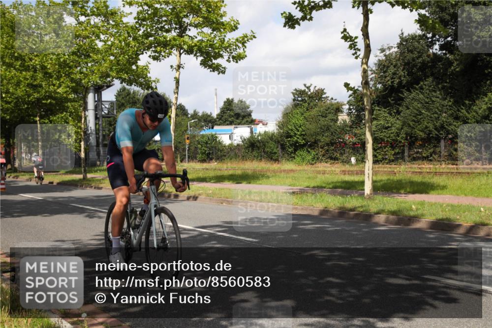 10.08.2025 - GEWOBA Citytriathlon Bremen Yannick Fuchs http://msf.ph/oto/8560583 10.08.2025 12:08:39 Radfahren 597, 603, 608, 672, 677, 737, 797, 883 meine-sportfotos.de