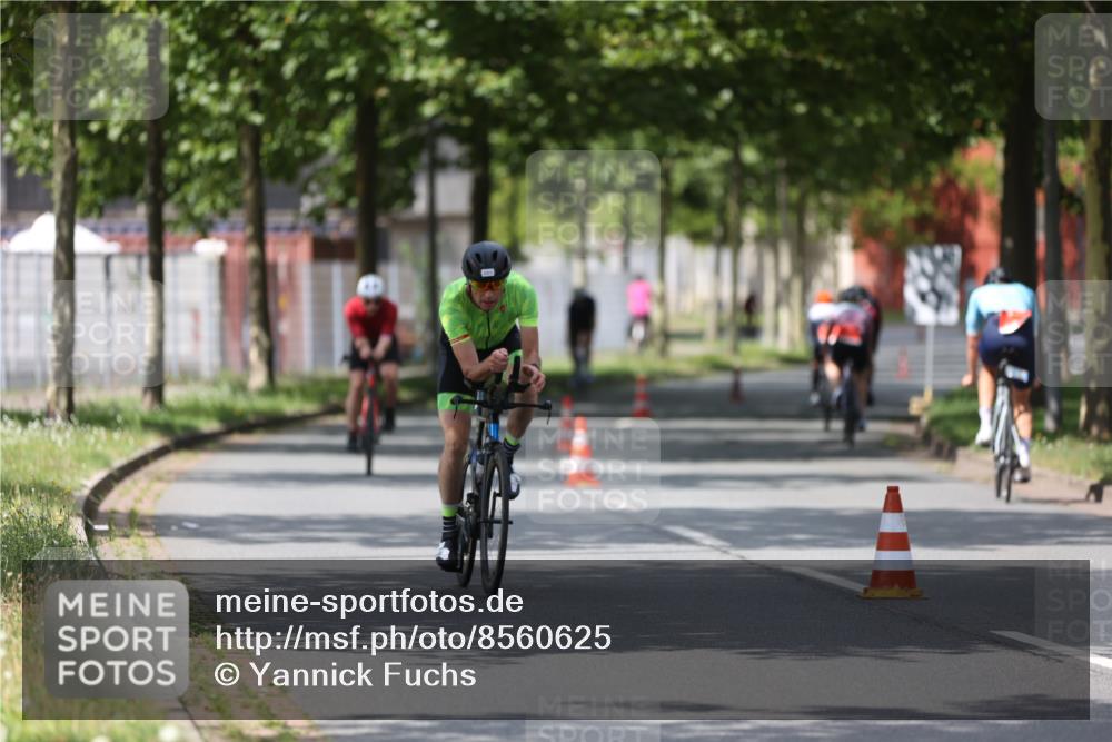 10.08.2025 - GEWOBA Citytriathlon Bremen Yannick Fuchs http://msf.ph/oto/8560625 10.08.2025 12:43:04 Radfahren 612, 628, 644, 677, 684, 710, 846, 850, 871, 889, 945 meine-sportfotos.de