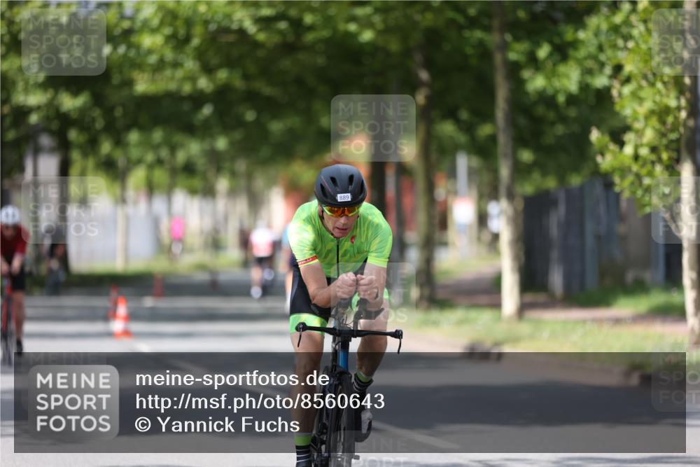 10.08.2025 - GEWOBA Citytriathlon Bremen Yannick Fuchs http://msf.ph/oto/8560643 10.08.2025 12:43:05 Radfahren 612, 628, 644, 677, 684, 710, 846, 871, 889, 945 meine-sportfotos.de