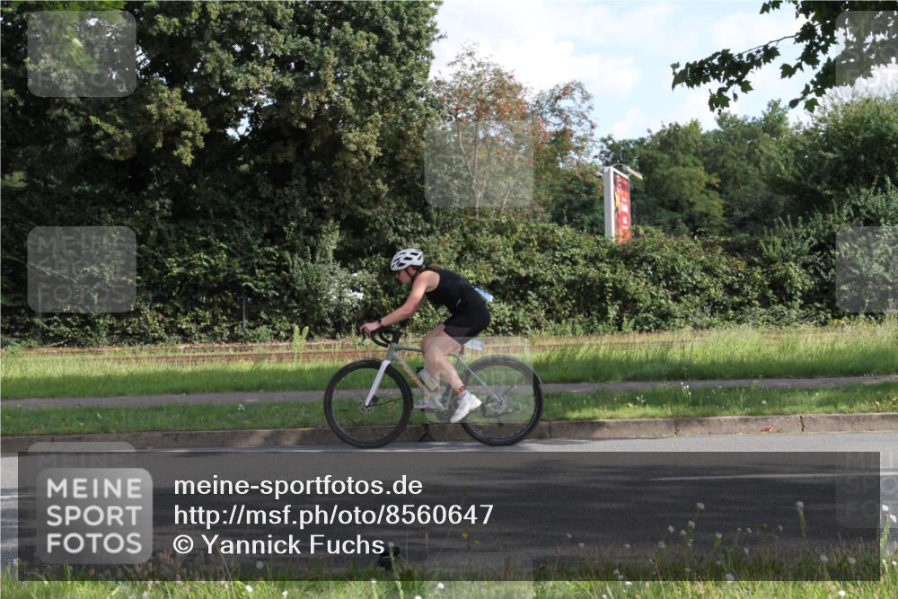 10.08.2025 - GEWOBA Citytriathlon Bremen Yannick Fuchs http://msf.ph/oto/8560647 10.08.2025 10:38:41 Radfahren 31, 63, 119, 163, 211, 429, 443, 475, 506, 513 meine-sportfotos.de